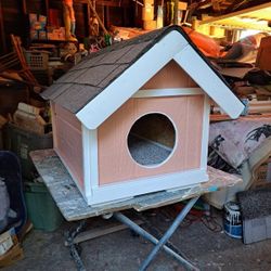 New Cat House Dog House Small Cat Or Chihuahua Size $55 Firm Located In Colton California
