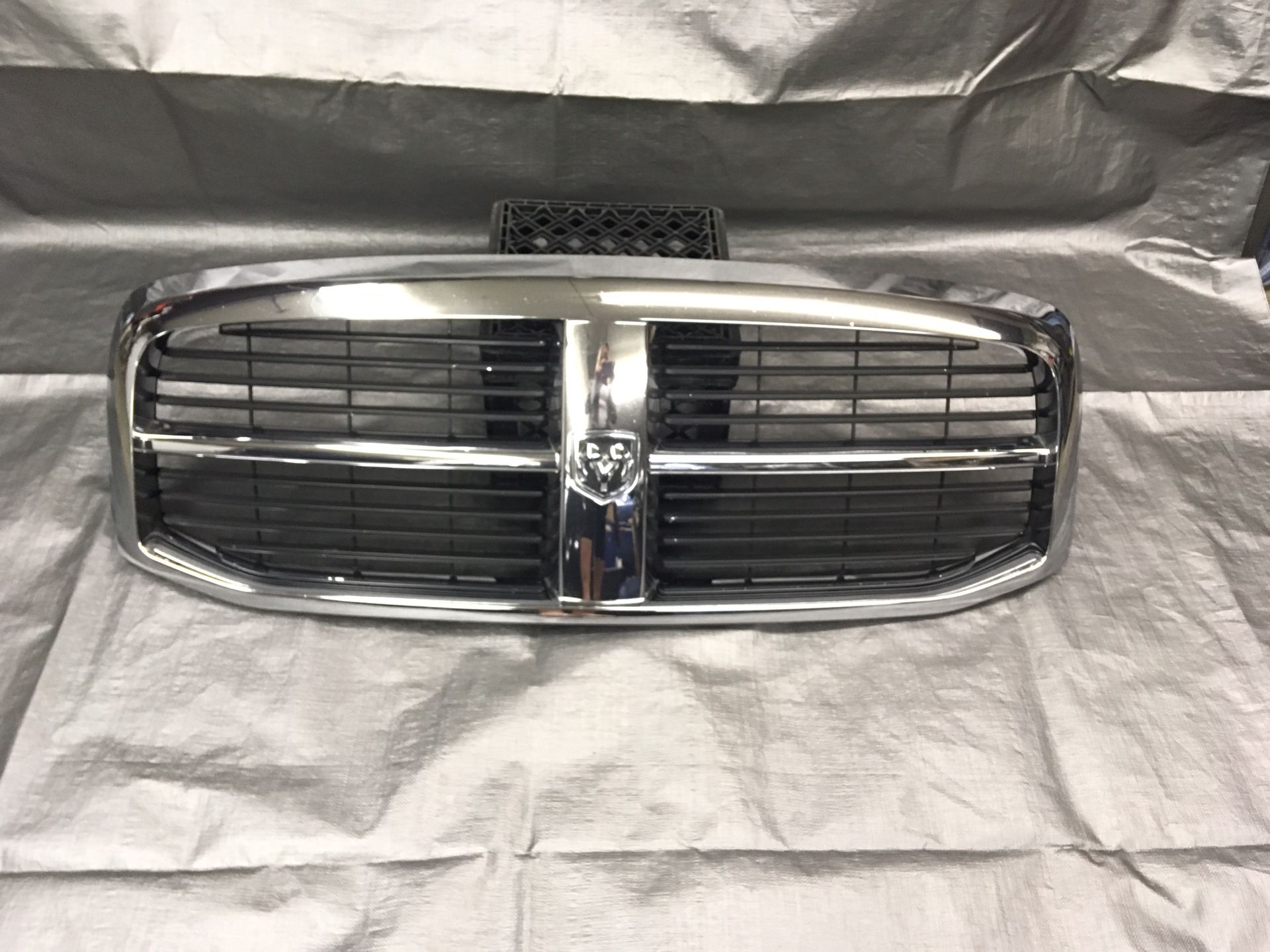 2007 Dodge ram grill OEM parts