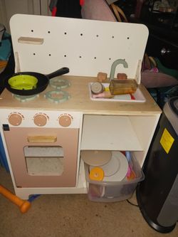ALL WOOD FULL SIZE PLAY KITCHEN COMES ALOT ARTIFICIAL FOOD POTS PANS ETC 28 FIRM PAID 50 JUST FOODS ETC