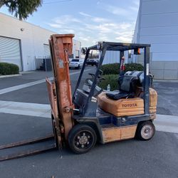 Forklift 
