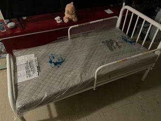 Toddler bed