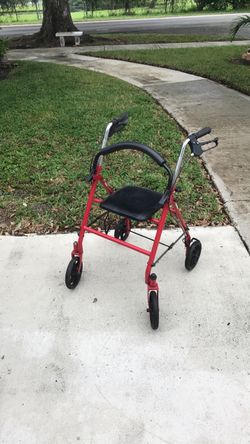 Rollater Walker w/ Seat (brakes work)