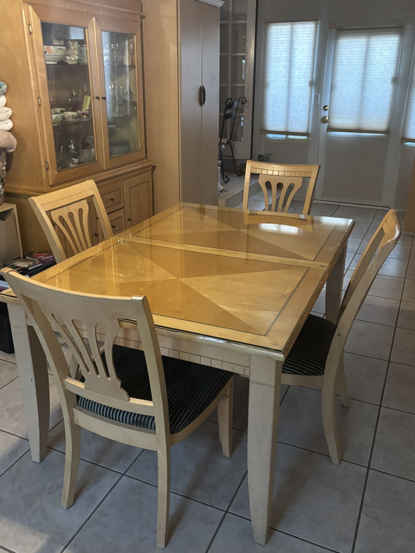 Dining Table & Chair Set