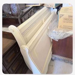 🎁WHITE COLOR FULL SIZE BED FRAME🎁