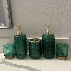 Green And Gold Glass Beautiful Bathroom Set - Soap dispenser, Toothbrush & Candle Holders