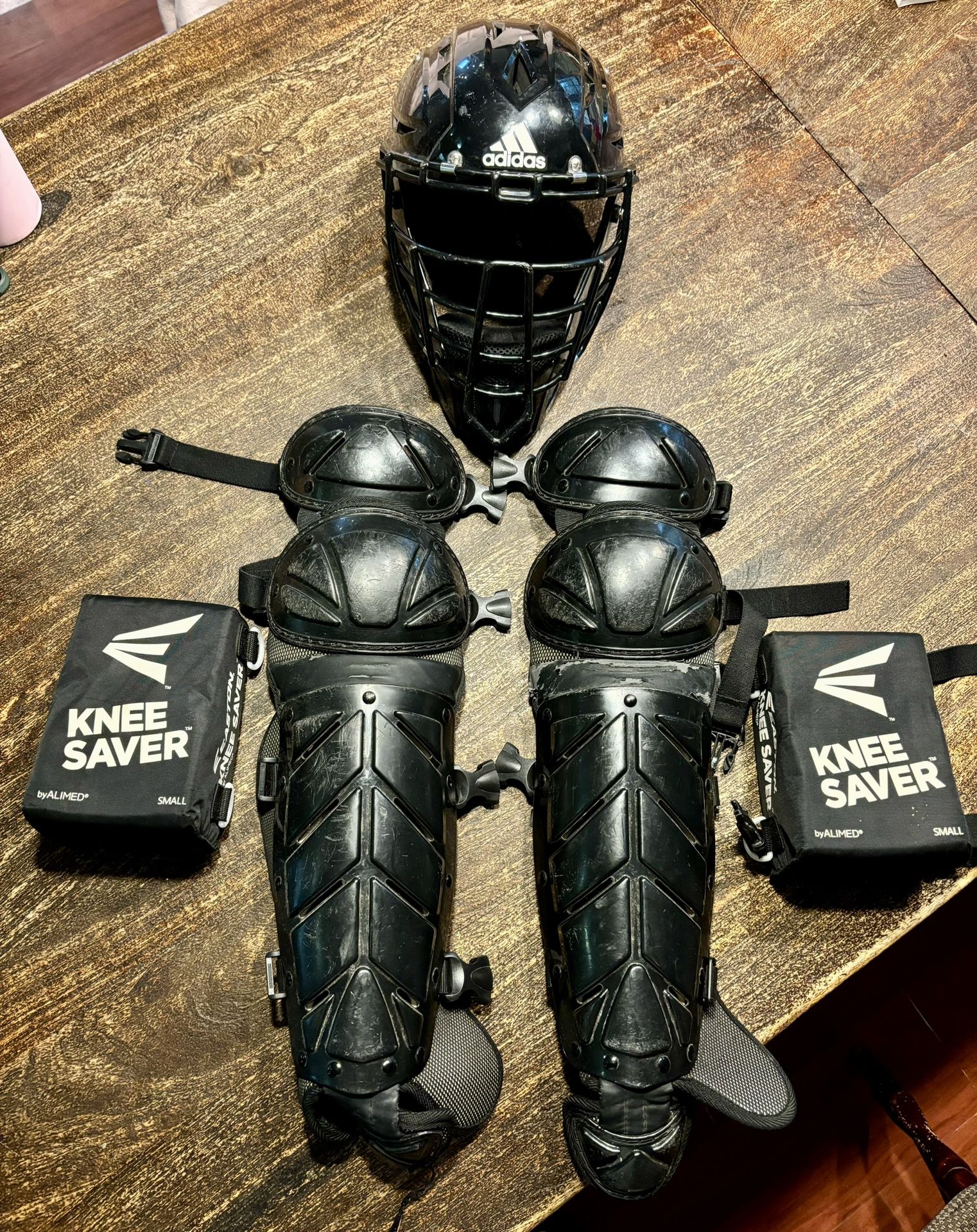 Adidas 6 1/4" To 7" Baseball Softball Catcher's Gear Helmet Black Silver BTE00504 Knee Savers