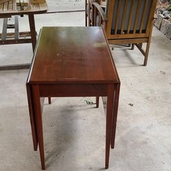 Queen Anne Gate-leg Drop-leaf Table