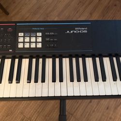Roland Juno-DS keyboard with synthesizer