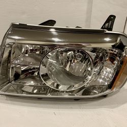 Headlight Honda Pilot 2009 2010 2011 OEM with Bulbs Left Driver Side Like New