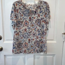 Size XL women’s plus size shirt worn once. Very flattering and comfortable.
