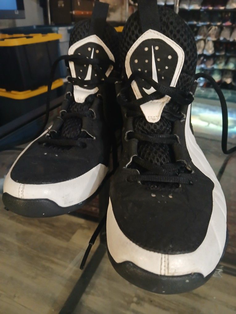 Nike Air Max Wavy Mens Size 7.5 Basketball Shoes
