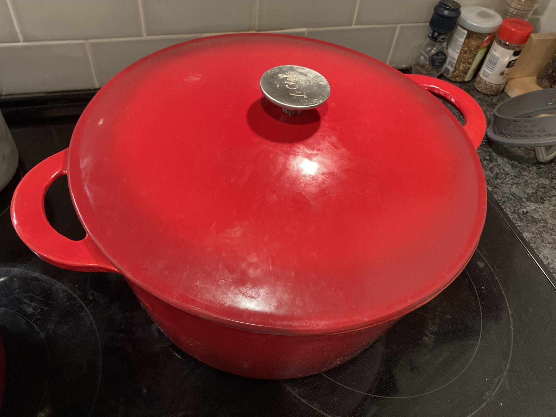 Le Chef Enamel cast iron pot