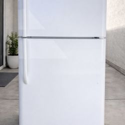 Frigidaire Refrigerator – Excellent Condition