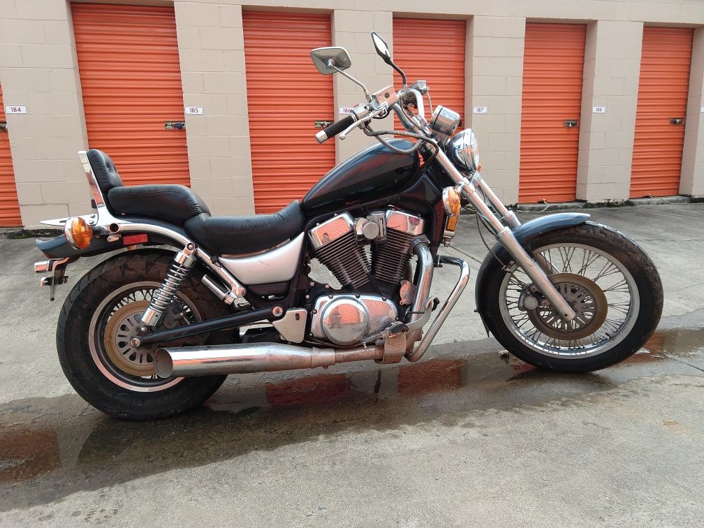 Suzuki Intruder 1400 TWO bikes sold together. Make an offer