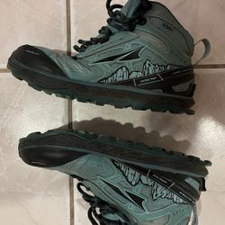 Lone peak Size 6 Hiking Boots 