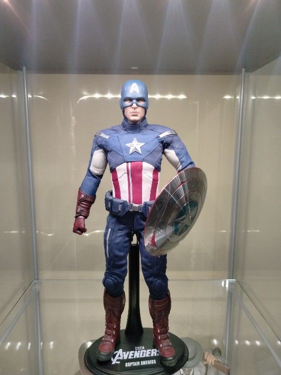 Hot Toys Avengers Captain America 