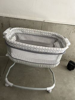 Auto Rocking Bassinet 