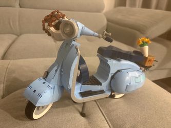 Lego Set 10298 Vespa 125