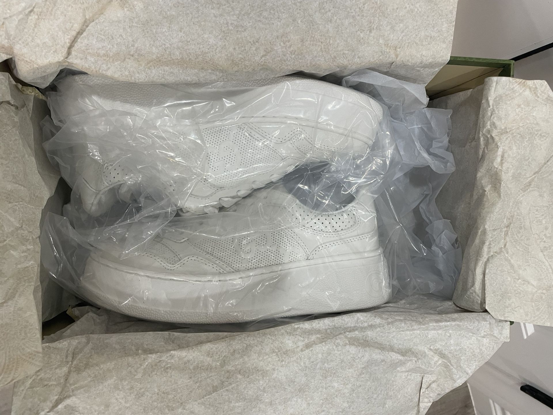 Gucci Tennis Shoes 7.5 Size