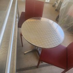 Nice Metal Table WHIT Red Chairs 