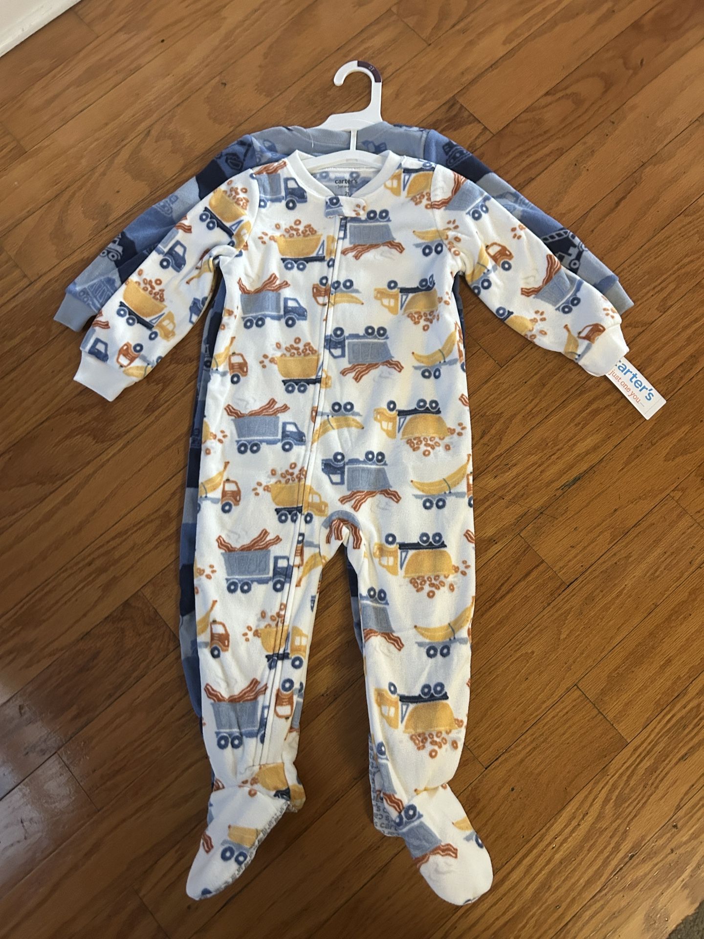 NWT Carter’s boys footed fleece sleeper 2 pack size 2T