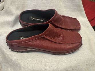 Bare traps All Leather Slides Sz 8 