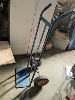 Heavy duty dolly with solid tires