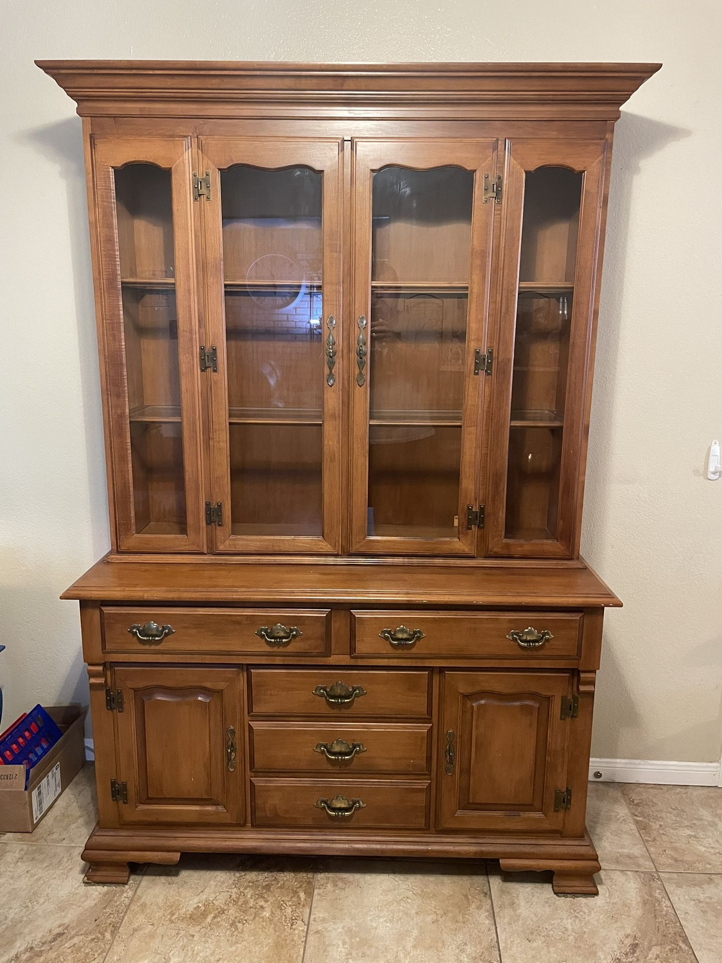 Solid Maplewood Buffet & Hutch