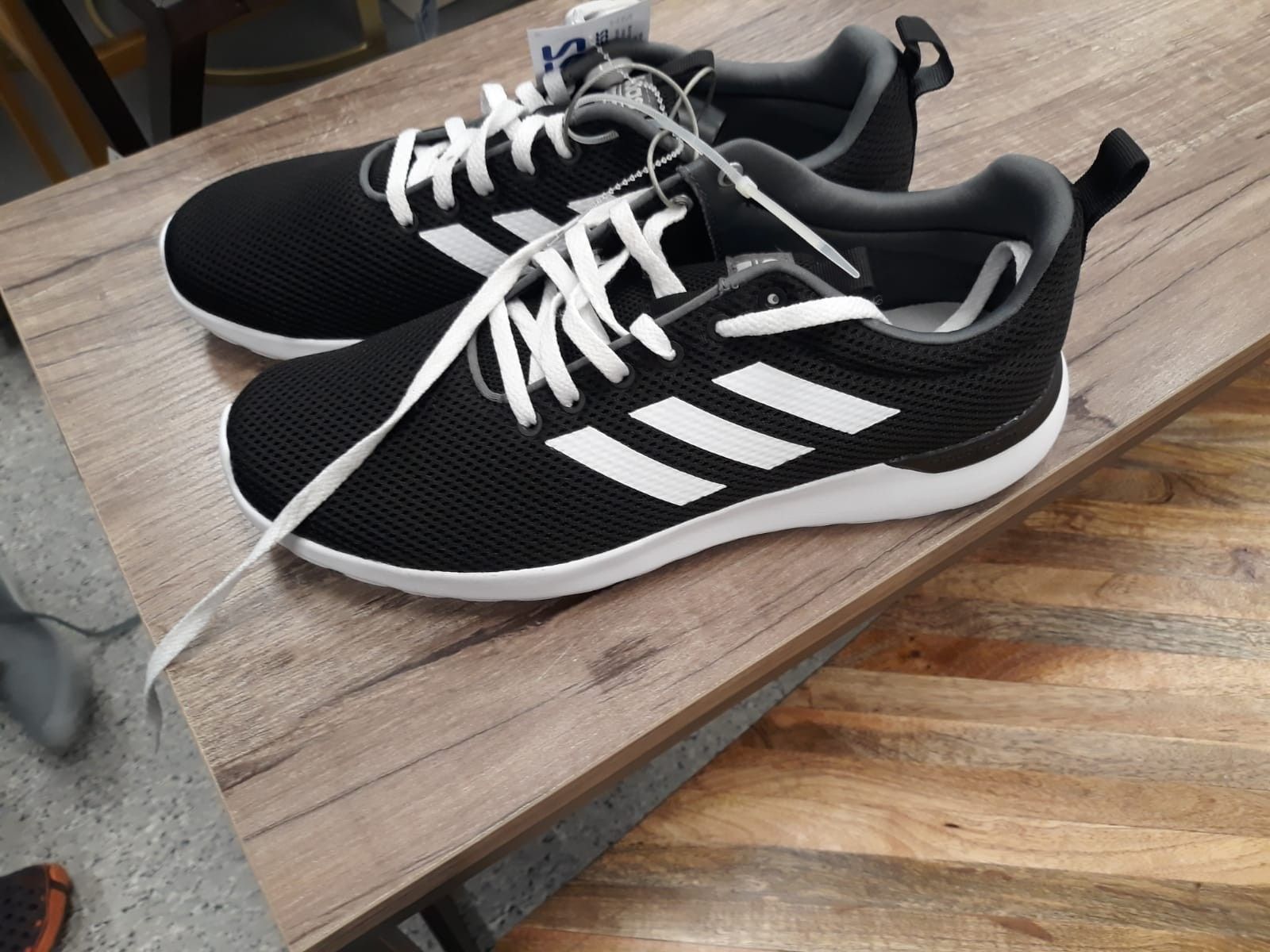 Men Adidas Size 9