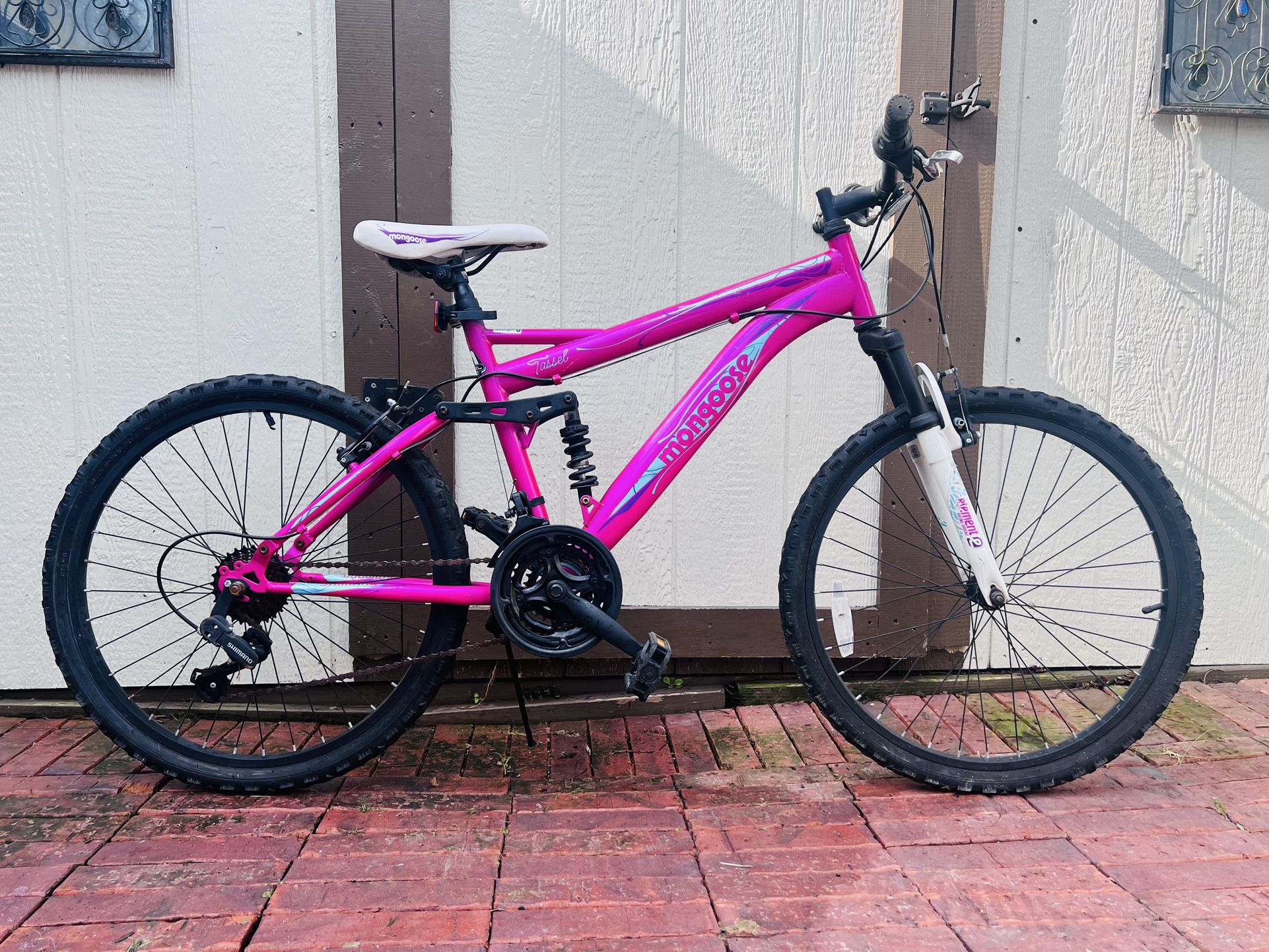 24” MONGOOSE WOMEN MOUNTAIN BIKE