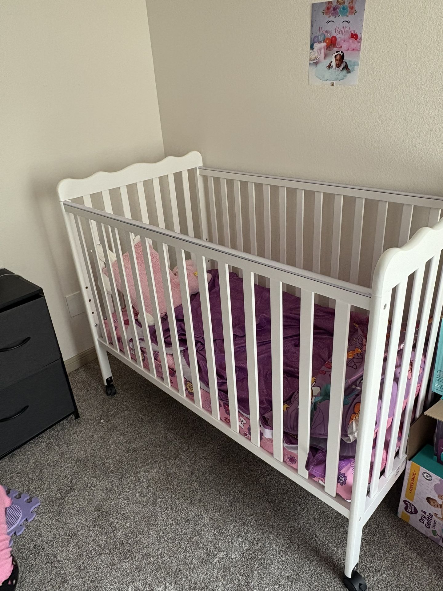 White 3 in 1 crib