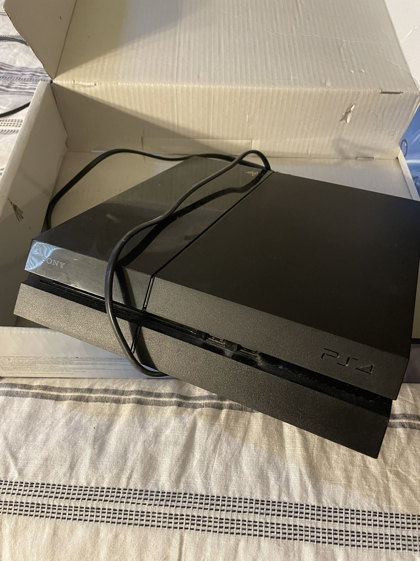 PS4 Bundle - 500GB Console, 2 wireless controllers, 3 games, Gaming Headphones.