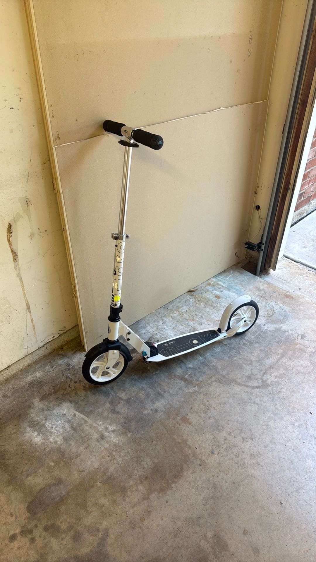 Micro Classic Scooter White