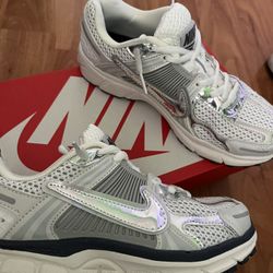 Nike Vomero 5 Metallic Size 7 Womens