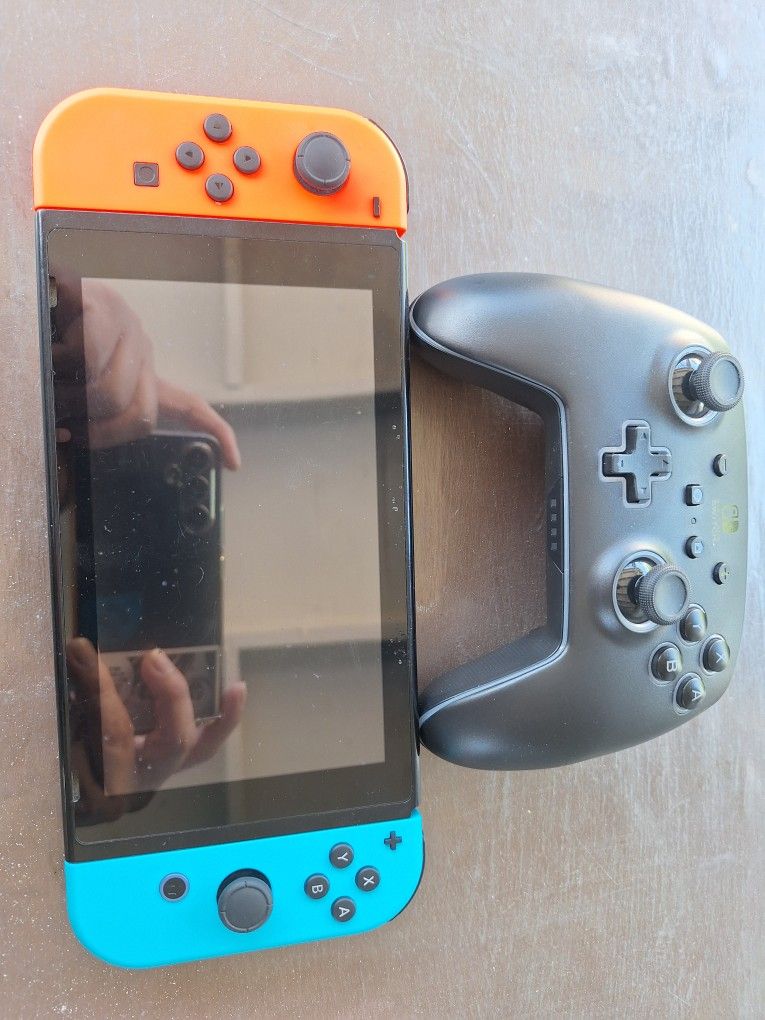Very Used Nintendo Switch(Joy Cons Are Brand NEW) 3rd Party Pro