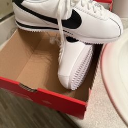 Nike Cortez Brand New 75 Bucks