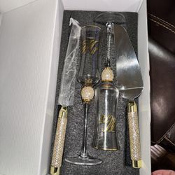Gold Mr & Mrs Champagne Glasses + Cake Knife & Server