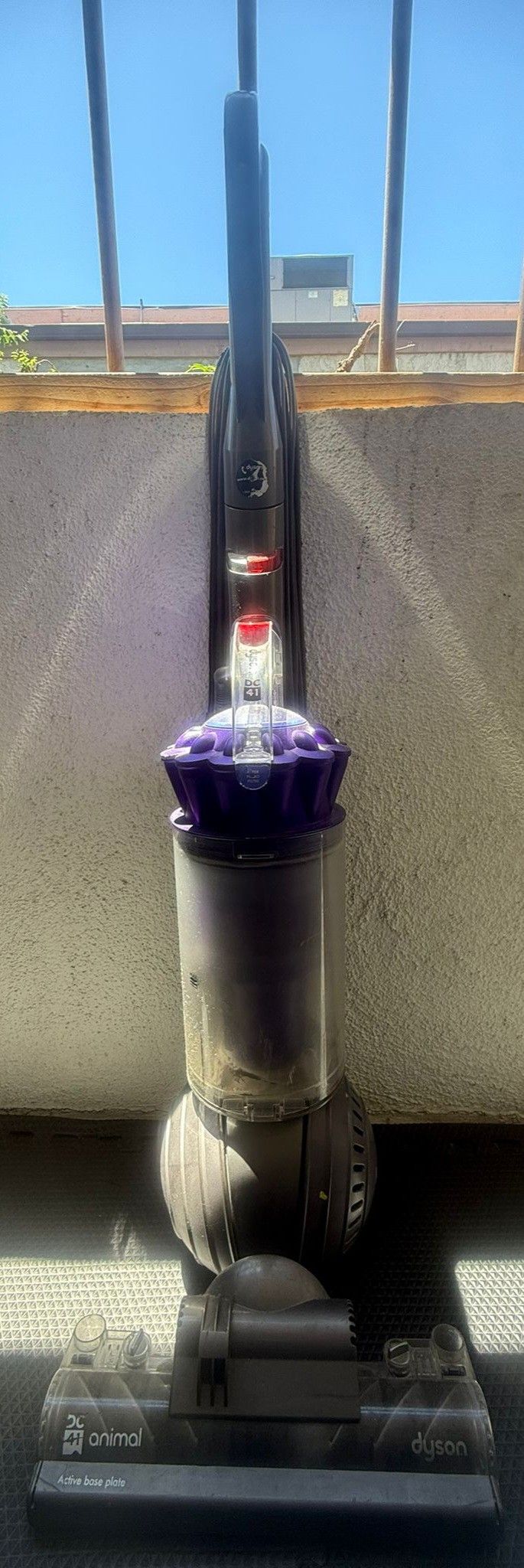 DYSON VACUUM CLEANER 