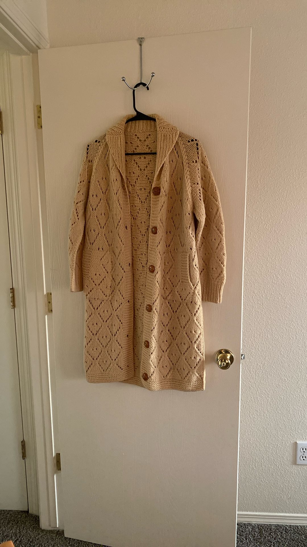 Cozy Chunky Knit Cardigan with Pockets & Wooden Buttons