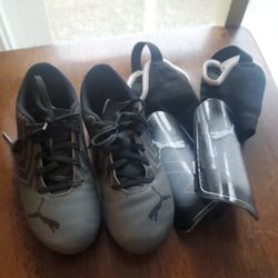 Boys Size 1.5y Soccer Cleats / Shin Guards