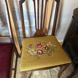 Set Of 2 Antique Chairs 