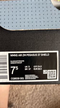 Woman’s Air ZM Pegasus 37 Shield - 7.5 - all black