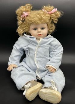 Collectible 2001 Heritage Mint Life Like Baby Doll with Eyelashes Weighted 20"