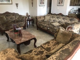 LIVING ROOM SET COUCHES