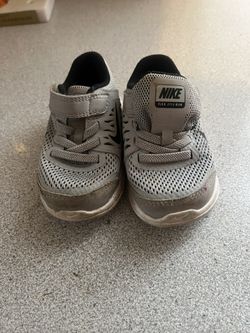 Nike Flex 2016 Run Kids’ Shoes – Size 5C – Gray/Black