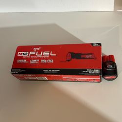 Milwaukee FUEL M12 Multi - Tool & Battery