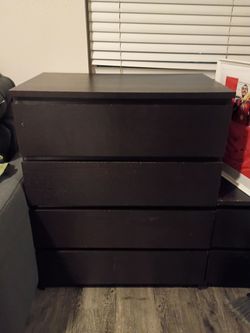 Dresser with 3 drawers