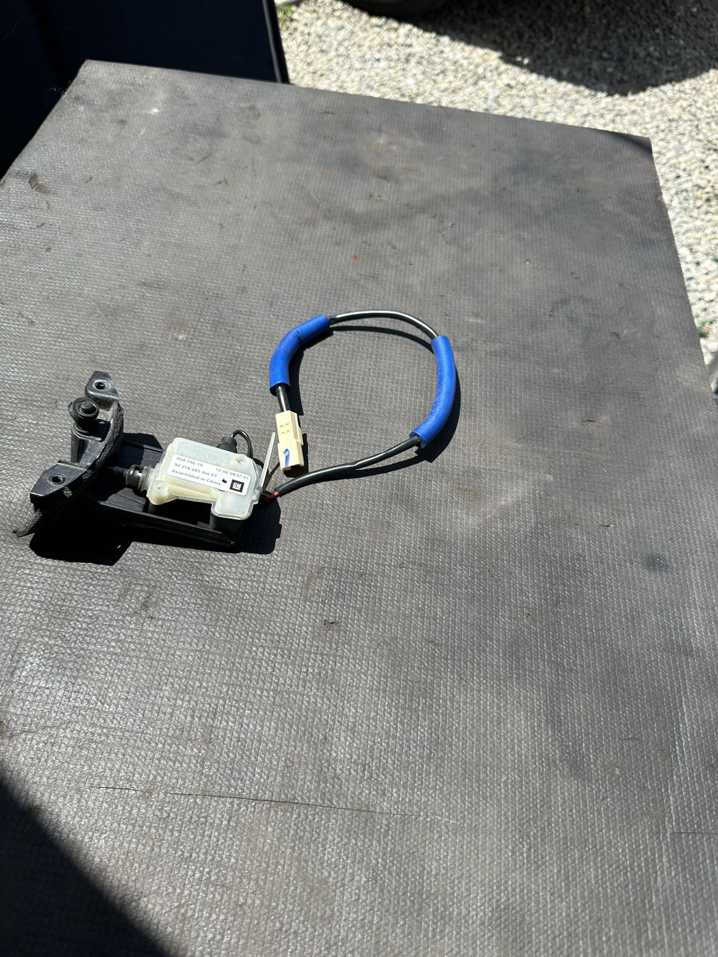 G8 Gt 2009 Fuel Door Actuator