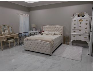 Queen Bedroom set less than 3 years old in perfect condition
