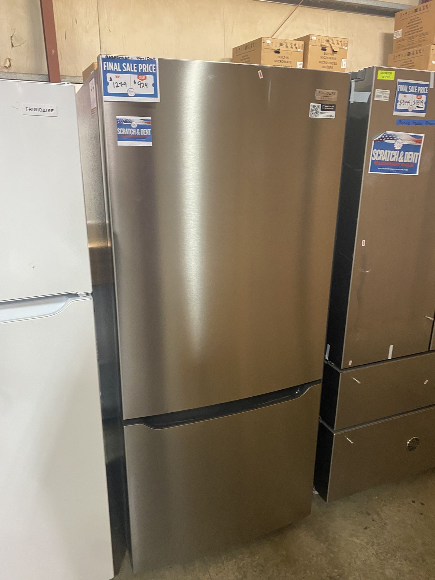 Frigidaire GRBN2012AF 30 Inch Freestanding Bottom Freezer Refrigerator Ding/Dent Special!!!
